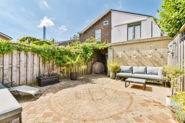 Courtyard Wall Repair in Mansfield